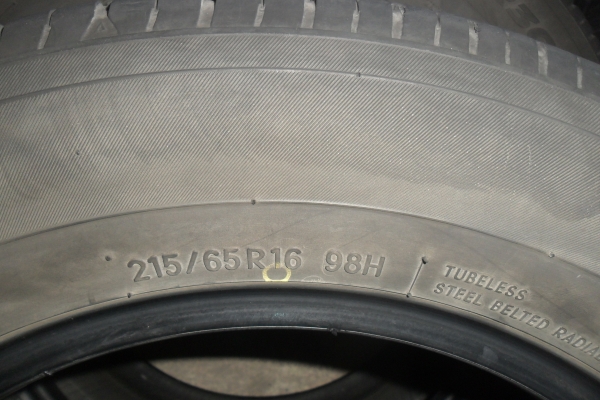 ยาง TOYO 215/65R16ปี13 สวยๆ 4 เส้น ราคา 3000 บาท