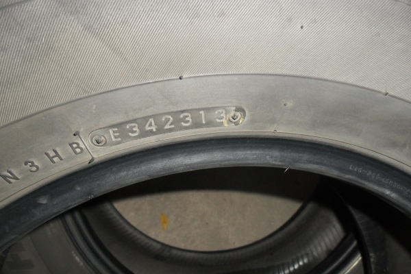 ยาง TOYO 215/65R16ปี13 สวยๆ 4 เส้น ราคา 3000 บาท