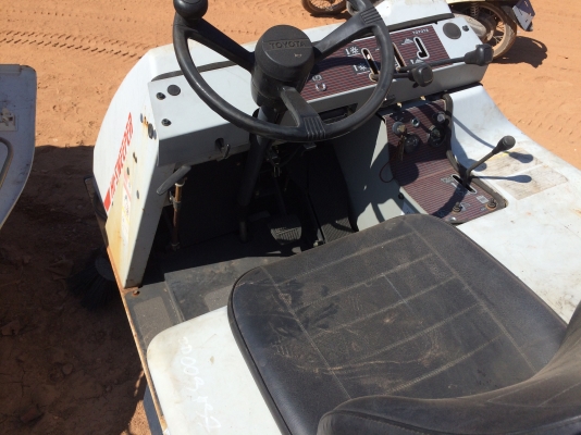 รถกวาดถนน รถดูดฝุ่นถนน โตโยต้า