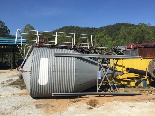 ขายถัง Silo อาหารสัตว์ ขนาด 6000 ลิตร และ 9000 ลิตร มีหลายใบ สภาพสวยพร้อใช้