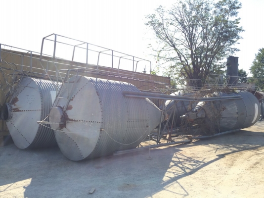 ขายถัง Silo อาหารสัตว์ ขนาด 6000 ลิตร และ 9000 ลิตร มีหลายใบ สภาพสวยพร้อใช้