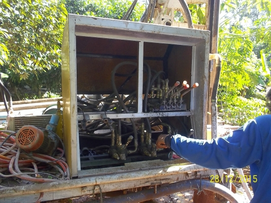 ขายรถเจาะบ่อบาดาล ระบบไฮโดรลิคและอุปกรณ์พร้อม