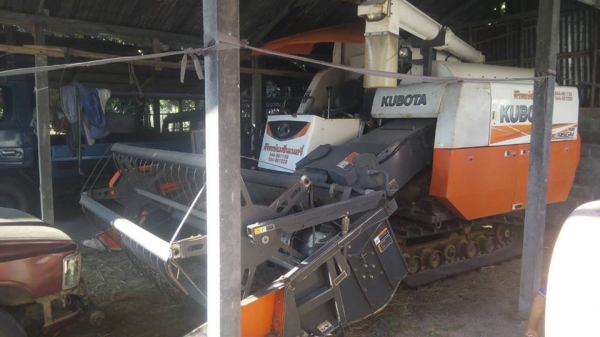 ขายรถเกี่ยวข้าว KUBOTA DC95GM รถสวยสภาพพร้อมใช้งาน เอกสารพร้อมโอน สนใจโทร 090-8588220คุณนะ 093-3258446คุณบิว หรือเข้าดูสินค้าอื่นๆได้ที่ www.truck.in.th/498 หรือเพจFacebook ณรงค์ ซื้อขายรถมือสอง (เว็บไซต์ส่วนตัว) หรือFacebook ตลาดรถมือสอง คุณนะ