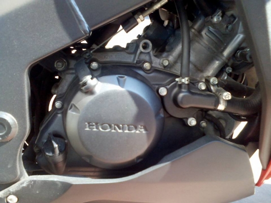 ขาย HONDA CBR 150 i ปี 57 *กุญแจมี 2 ดอก* สภาพเครื่องดีเดิมๆ วิ่งน้อย 8 พันกว่าโล ภายนอกสวย มีรอย 2 จุดเล็กๆ และรอยกันร้อนท่อไอเสีย ภาษีเต็ม เล่มพร้อมชุดโอน