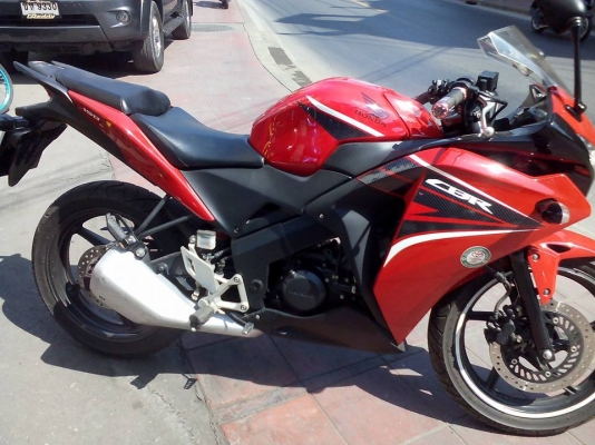 ขาย HONDA CBR 150 i ปี 57 *กุญแจมี 2 ดอก* สภาพเครื่องดีเดิมๆ วิ่งน้อย 8 พันกว่าโล ภายนอกสวย มีรอย 2 จุดเล็กๆ และรอยกันร้อนท่อไอเสีย ภาษีเต็ม เล่มพร้อมชุดโอน