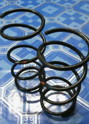 สปริงโช็คเดิม Toyota ตระกูล AE คู่หน้า เป็นของเก่าญี่ปุ่นสภาพดี ไม่ตัด ใส่หนึบไม่มีย้วย สนใจโทรมาคุยกันได้ครับ