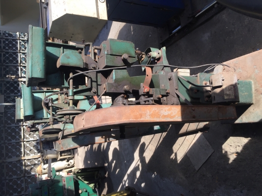 ขายเครื่องตอกตาไก่ใต้หวันมอเตอร์ครึ่งแรงมี3ตัวๆละ6000ครับ