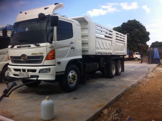 ขายดั้ม2เพลา HINO 260แรง ปี47 เครื่องดีแคชซีสวย ยางดี ภายในสวย แอร์เย็น สภาพพร้อมใช้งาน เอกสารพร้อมโอน ราคา1.4ล้าน จัดไฟแนนซ์ได้ 1.2ล้าน สนใจโทร 090-8588220คุณนะ 093-3258446คุณบิว หรือเข้าดูสินค้าอื่นๆได้ที่ www.truck.in.th/498 หรือเพจFacebook ณรงค์ ซื้อข