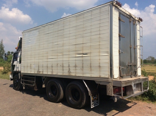 HINO10ล้อ หัวสมอ เพลาเดียว( ตู้ สูง 2.5 ม.) เครื่อง HO7D195 แรง เครื่องดี ขับดี ครัทซีสวย ยางดี ขาย 580,000 บาท ศุภากร 081-1903107, 081-4252943