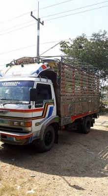 หกล้อ hino FC2W เครื่องWO4D 120  ยาว 4.30 เมตร  รถห้าง เครื่องดีคันซีสวย กะบะสวย ยางดี เอกสารพร้อมโอน
