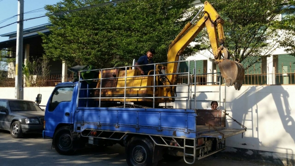 จัดขึ้นรถ ไปตราดให้แล้วนะครับ รถขุด สภาพพร้อมใช้งาน ราคาไม่ถึงแสน