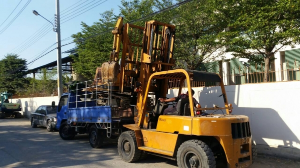 จัดขึ้นรถ ไปตราดให้แล้วนะครับ รถขุด สภาพพร้อมใช้งาน ราคาไม่ถึงแสน