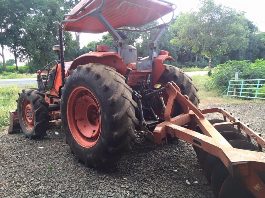 Kubota ปี53 วิ่ง 4,000 ชม M7040 70แรง 2 เพลา มีอุปกรณ์ดันหน้า กับ หางหลังให้1ชิ้นครับ รถอยู่โคราช 400,000 0866642442