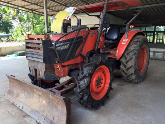 Kubota ปี53 วิ่ง 7,600 ชม M7040 70แรง 2 เพลา มีอุปกรณ์ดันหน้า ยางหน้าใหม่ รถอยู่พิจิตร 380,000 0866642442