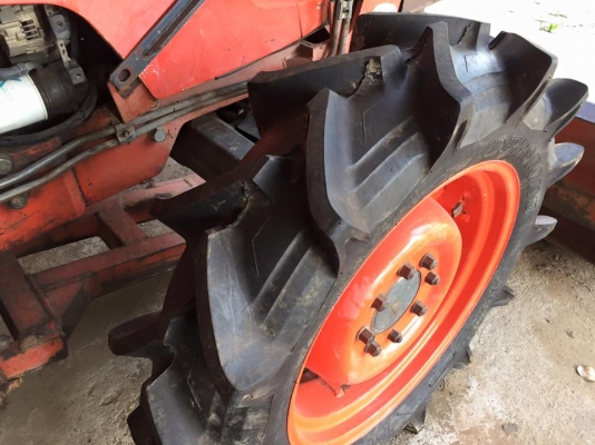 Kubota ปี53 วิ่ง 7,600 ชม M7040 70แรง 2 เพลา มีอุปกรณ์ดันหน้า ยางหน้าใหม่ รถอยู่พิจิตร 380,000 0866642442