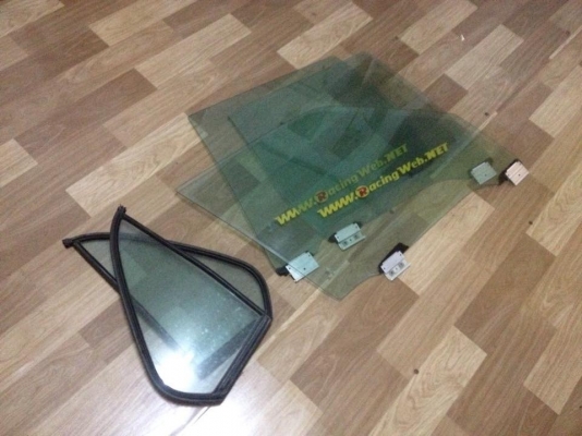 ขายกระจกชาเขียวbmw e30 4ประตู บานละ500บ โทร0924462525โส กทม