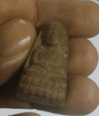 หลวงปู่ทวด เนื้อว่าน หลังฝังแร่ พลอย แก้ว ฯลฯ