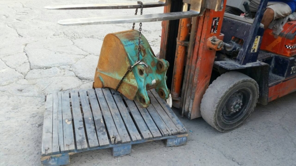 แจ้งลูกค้า อุตรดิตถ์ครับ มือขุด บุ้งกี๋ สำหรับรถขุด แบคโฮ จัดส่งแล้วนะครับ กับเกรียงฟ้า ขนส่ง แจ้งลูกค้า อุตรดิตถ์ครับ มือขุด บุ้งกี๋ สำหรับรถขุด แบคโฮ จัดส่งแล้วนะครับ กับเกรียงฟ้า ขนส่ง