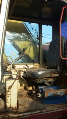 รถแม็คโค ยี่ห้อ KOMATSU รุ่น PC200 รุ่น 3