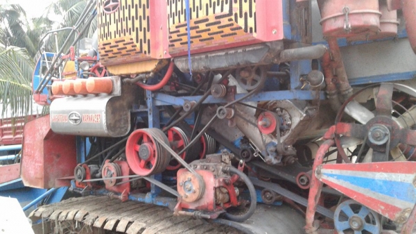 ขายรถเกี่ยวข้าวศักดิ์พัฒนา BIG37 GH45 อุ้ม เครื่องJO8Cเทอโบว์ สวยพร้อมใช้งาน ขายรถเกี่ยวข้าวศักดิ์พัฒนา BIG37 GH45 อุ้ม เครื่องJO8Cเทอโบว์ สวยพร้อมใช้งาน