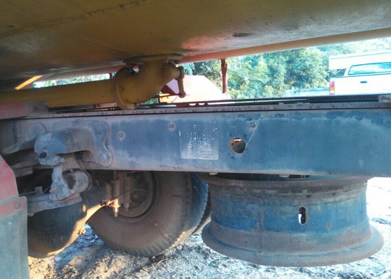 หกล้อ ฮีโน่ FC 4J145ปี41บรรทุกถังน้ำมัน 7,000ลิต อุปกรณ์ครบ สภาพดีสวยบางเดิมพร้อมใช้ (เหมาะเอาไปทำเป็นรถบรรทุกน้ำ) ทะเบียนพร้อมโอน