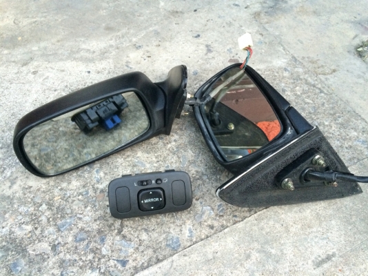 กระจกมองข้างไฟฟ้า toyota ปรับได้ พับได้ ใส่ AE 100-112 altis สภาพสวย  ราคา 2900 โทร.087-9864554 พี่ธง
