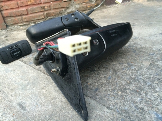 กระจกมองข้างไฟฟ้า toyota ปรับได้ พับได้ ใส่ AE 100-112 altis สภาพสวย  ราคา 2900 โทร.087-9864554 พี่ธง