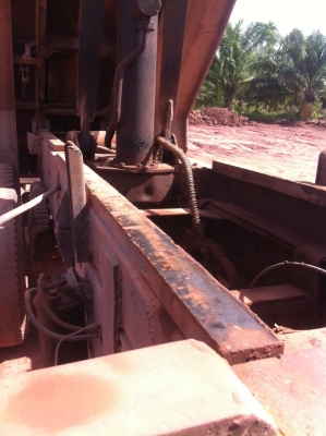 ขายรถบรรทุก 6 ล้อดัมพ์ ISUZU ROCKY 210 แรงม้าเกียร์ฟูลเลอร์ ราคา 680000