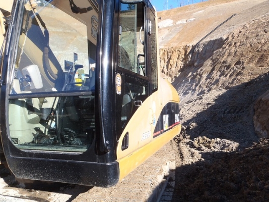 Cat 320C ‪#&lrm;FBA05222‬ รถอยู่ต่างประเทศนะคะ  สนใจนำเข้าราคาไม่แพง สอบถามรายละเอียดการนำเข้าได้ค่ะ ใหม่ 061-4194022