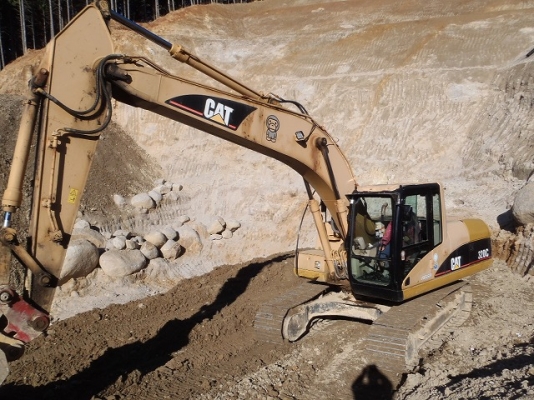 Cat 320C ‪#&lrm;FBA05222‬ รถอยู่ต่างประเทศนะคะ  สนใจนำเข้าราคาไม่แพง สอบถามรายละเอียดการนำเข้าได้ค่ะ ใหม่ 061-4194022