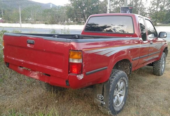 ขายTOYOTA LN130 surf เครื่อง2l เครื่องดี เกียร์AUTO เกียร์4x4ใช้งานได้ปกติ p.power