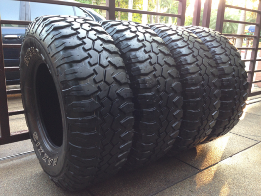 ยาง Mud Maxxis 285 75 16 กลางปี13 ดอกเต็ม ไม่มีปะ พร้อมใช้งาน