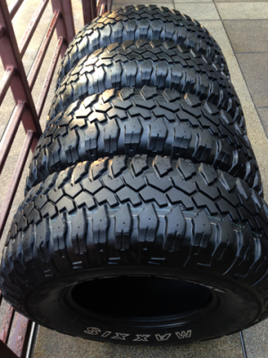 ยาง Mud Maxxis 285 75 16 กลางปี13 ดอกเต็ม ไม่มีปะ พร้อมใช้งาน