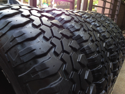 ยาง Mud Maxxis 285 75 16 กลางปี13 ดอกเต็ม ไม่มีปะ พร้อมใช้งาน