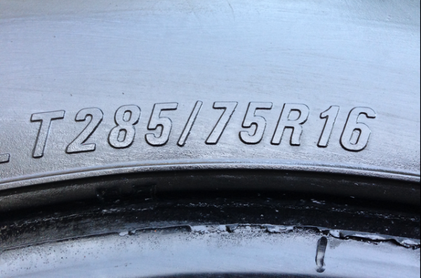 ยาง Mud Maxxis 285 75 16 กลางปี13 ดอกเต็ม ไม่มีปะ พร้อมใช้งาน