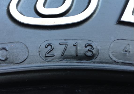 ยาง Mud Maxxis 285 75 16 กลางปี13 ดอกเต็ม ไม่มีปะ พร้อมใช้งาน