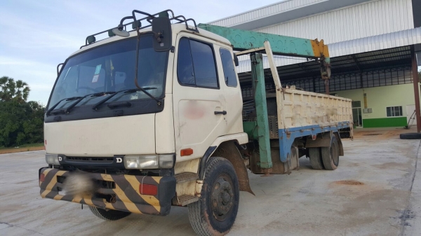 รถนิสสัน 6 ล้อ PKB211N / ติดเครน 5 ตัน. 220 แรงม้า. ปี 47. สนใจติดต่อ 081 - 6079515 รถนิสสัน 6 ล้อ PKB211N / ติดเครน 5 ตัน. 220 แรงม้า. ปี 47. สนใจติดต่อ 081 - 6079515