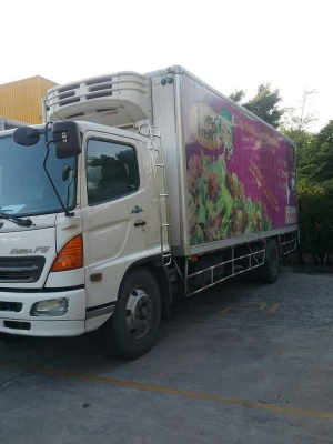 ขายรถ 6 ล้อ ฮีโน่ 212 แรง ตู้เย็นพร้อมเครื่องทำความเย็น ยาว 7.2  ม. ปี 51 สภาพสวย สนใจติดต่อ  081-9420141  ,  081-5715326