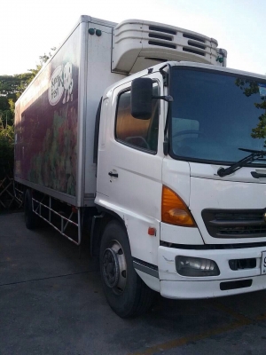 ขายรถ 6 ล้อ ฮีโน่ 212 แรง ตู้เย็นพร้อมเครื่องทำความเย็น ยาว 7.2  ม. ปี 51 สภาพสวย สนใจติดต่อ  081-9420141  ,  081-5715326