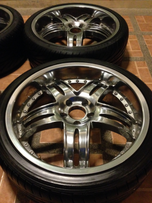 ล้อVIP ขอบ 20 สภาพสวย ไม่เคยซ่อม พร้อมยาง 245 35 20 ปี13 ราคาไม่แพง