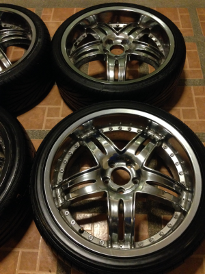 ล้อVIP ขอบ 20 สภาพสวย ไม่เคยซ่อม พร้อมยาง 245 35 20 ปี13 ราคาไม่แพง