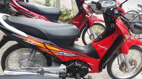 ขายฮอนด้าเวฟ 100,110,125,125i เริ่มต้น 13,500 บ.