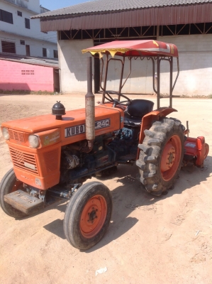 แทรกเตอร์คูโบต้า 24 แรง สภาพดีมากพร้อมใช้งาน มีผานหลัง