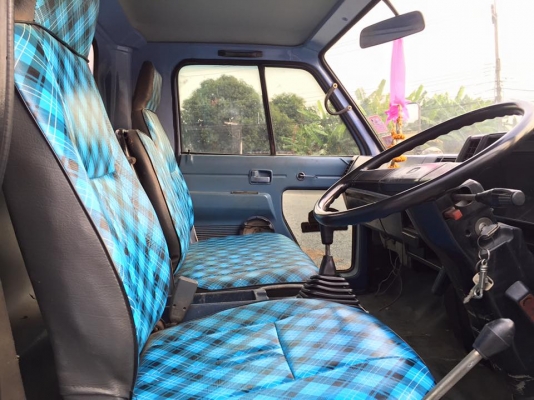 NPR 6 ล้อดั้ม เครื่อง 125 แรง ปี 2000 ยาว 4 เมตร ยางดี 6 เส้น ภายในสวย กะบะเหล็ก คัดซีสวย เครื่องแรง กำลังดี ขับดีมาก แอร์เย็น วิ่งทางไกลๆ สบาย พวงมาลัยเพาเวอร์ หัวไม่มีผุ สภาพพร้อมใช้งาน