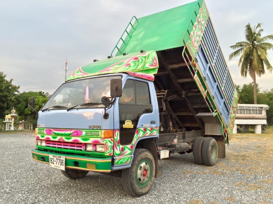 NPR 6 ล้อดั้ม เครื่อง 125 แรง ปี 2000 ยาว 4 เมตร ยางดี 6 เส้น ภายในสวย กะบะเหล็ก คัดซีสวย เครื่องแรง กำลังดี ขับดีมาก แอร์เย็น วิ่งทางไกลๆ สบาย พวงมาลัยเพาเวอร์ หัวไม่มีผุ สภาพพร้อมใช้งาน