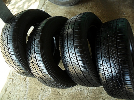 ยางกระบะขอบ15  บริดสโตน215-65-R15ลงพื้นปลายปี14 (4เส้น 4,200)