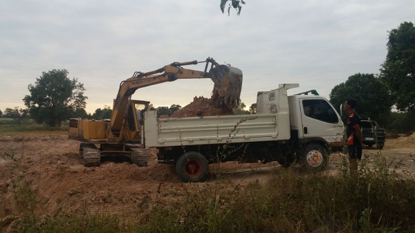 ปรับราคาด่วนครับ(มีวิดีโอ)โคมั่นสุ Pc60-2 เครื่องฟิตใหม่ทั้งระบบ ปั้มใหม่ยกลูก ตัวเดินแรง 320,000 ต่อรอง ปรับราคาด่วนครับ(มีวิดีโอ)โคมั่นสุ Pc60-2 เครื่องฟิตใหม่ทั้งระบบ ปั้มใหม่ยกลูก ตัวเดินแรง 320,000 ต่อรอง