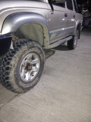 ยาง M/T ROAD STONE 31 10.5 15 ปี13