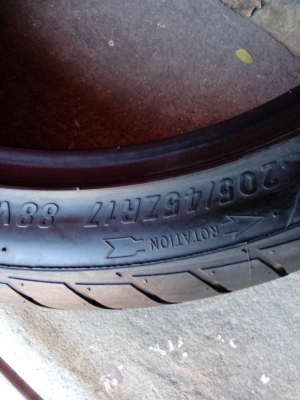 ขายยาง205 45 17มีเส้นเดียว800บาท