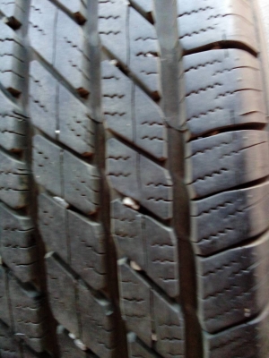 ขายยาง265 65 17มี2เส้นคนละลายนะครับ